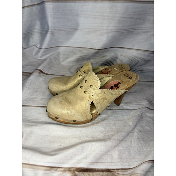 cydwoq Shoes - Vintage Y2K CYD 8M Gold Leather Clog Heels Studded Made in‎ Brazil